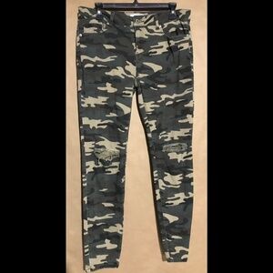 Forever 21 Women’s Green Camo Jegging Pants, U.S Size 31, E.U Size 46